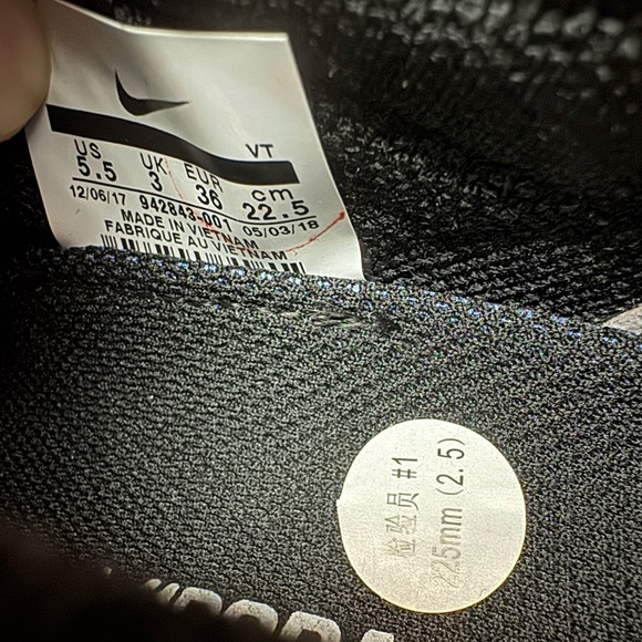 Women’s Nike Air Vapormax Flyknit 2 Black White - Picture 5 of 5